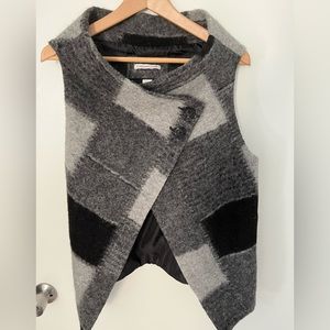 Asymmetrical vest, wool with lining, gently worn